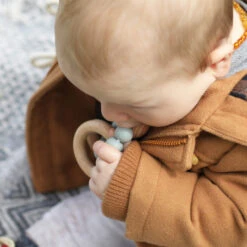 Milkii Beissring Holzrassel, Light Grey 7 Milkii Beissring Holzrassel, Light Grey -Bambino Store 26933 1