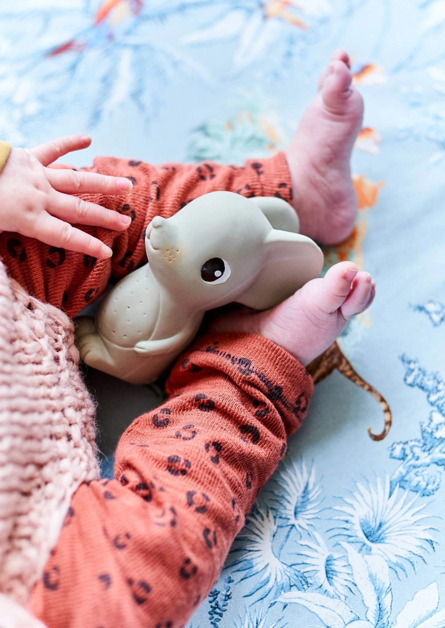 Petit Monkey Greifling Aus Naturkautschuk, Mollie The Mouse 6 Petit Monkey Greifling Aus Naturkautschuk, Mollie The Mouse – Bild 4