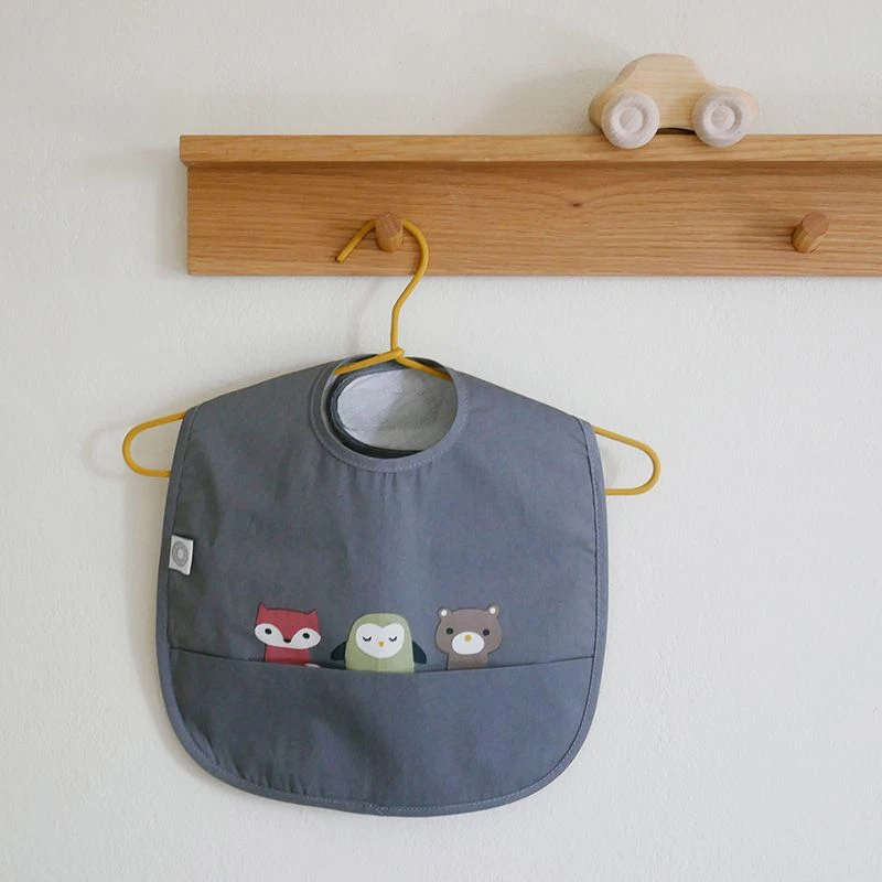 Franck & Fischer Lätzchen Aus Bio-Baumwolle, Friends - Grau 4 Franck & Fischer Lätzchen Aus Bio-Baumwolle, Friends - Grau – Bild 2